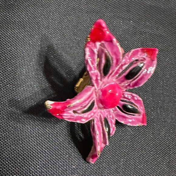 Vintage 60s Arthur Pepper Pink and black enamel metal flower clip-on Earrings - Picture 4 of 10